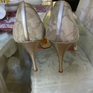 Stunning Stuart WEITZMAN gold shoes worn 1 x